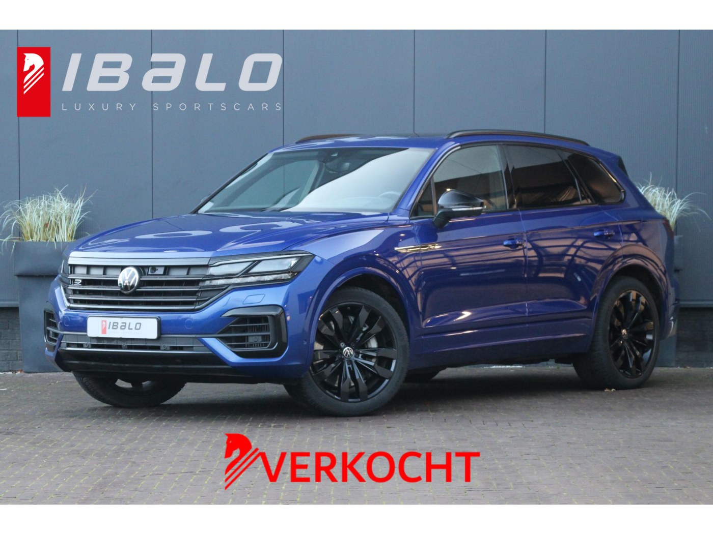 Volkswagen Touareg R 4Motion | 462pk | Massage | Nachtzicht | — foto 1 van 64