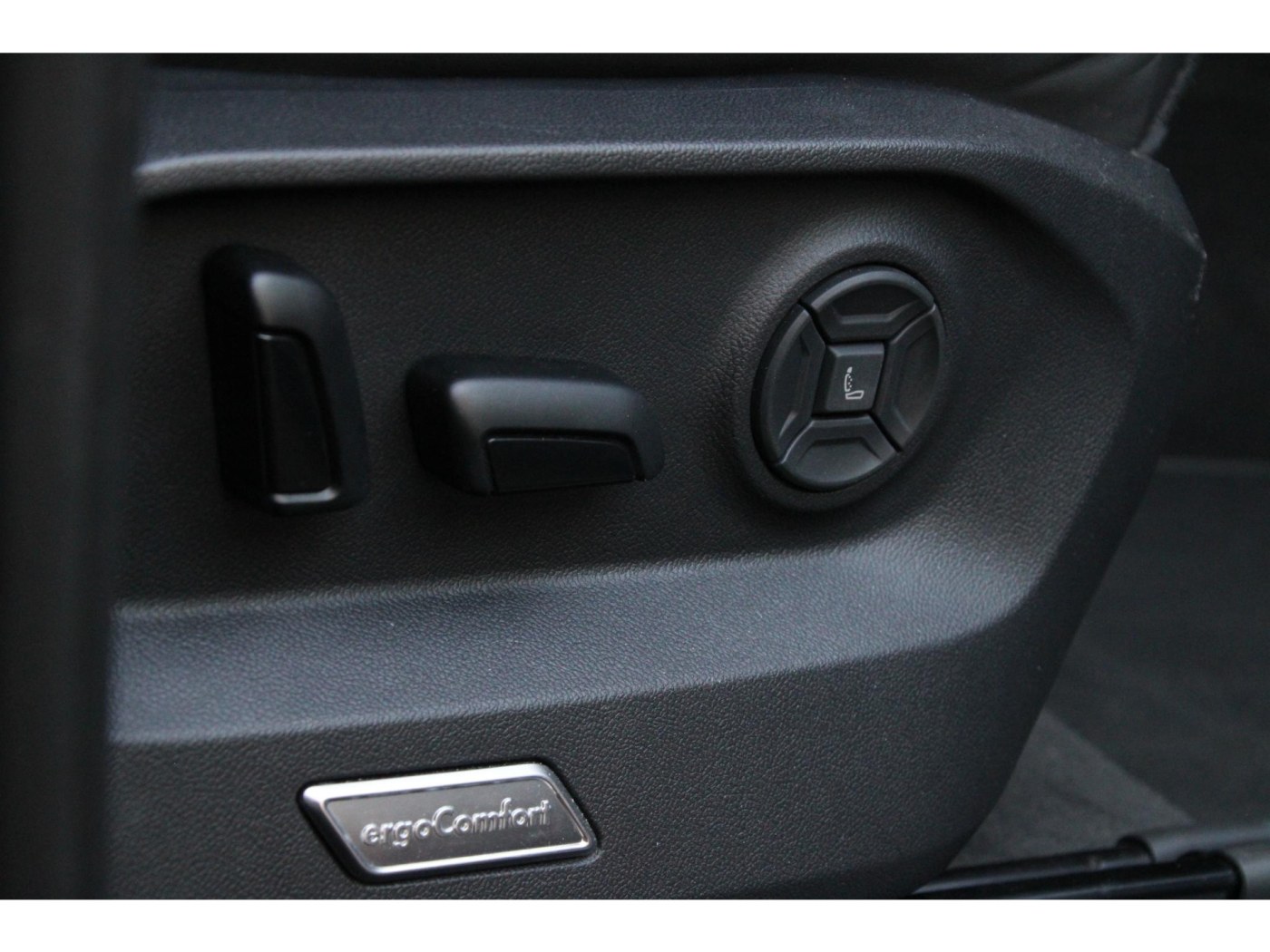 Volkswagen Touareg R 4Motion | 462pk | Massage | Nachtzicht | — foto 8 van 64