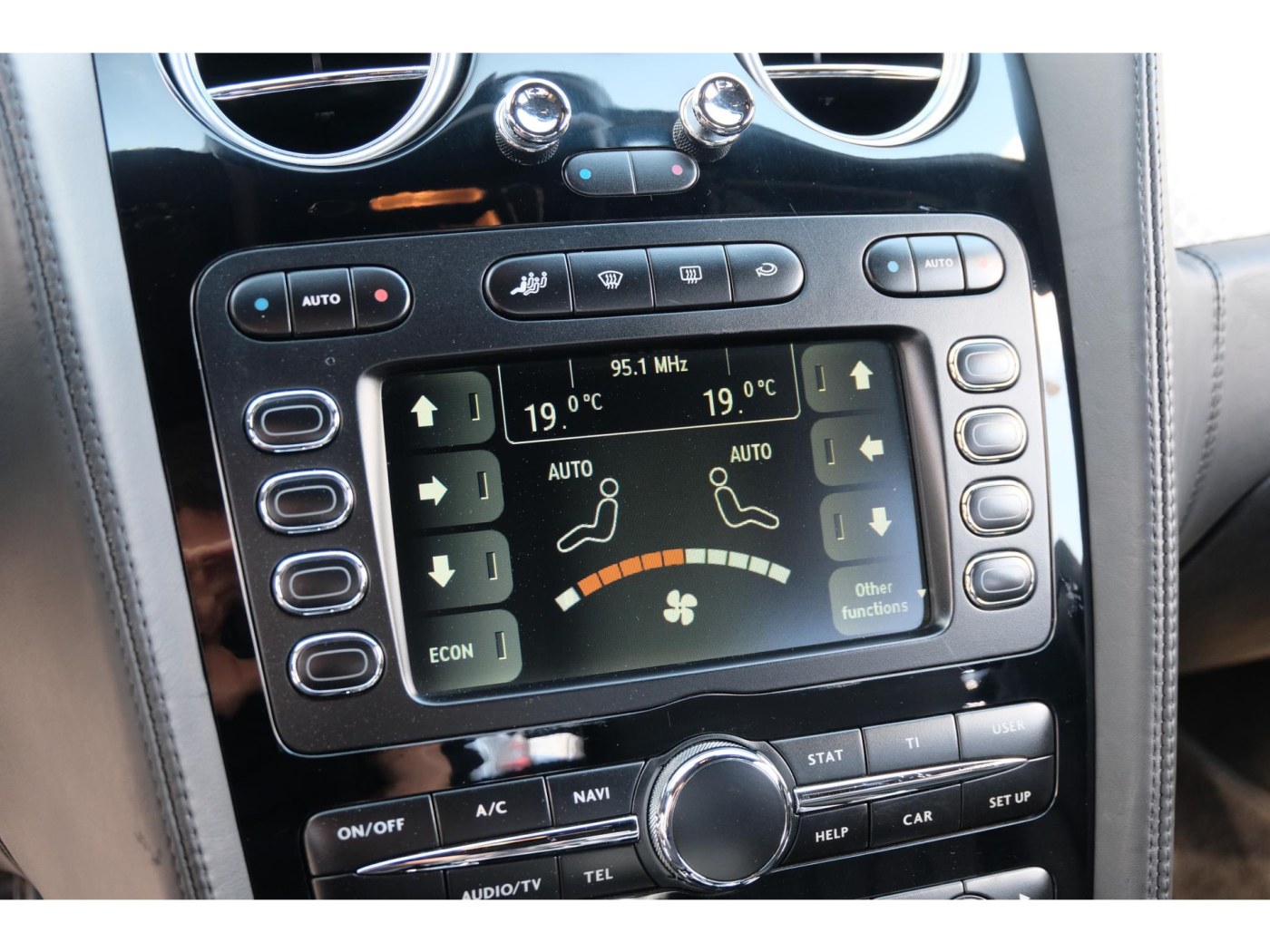Bentley Continental Flying Spur W12 560pk | Youngtimer | BTW auto | Nieuwstaat | — foto 18 van 44