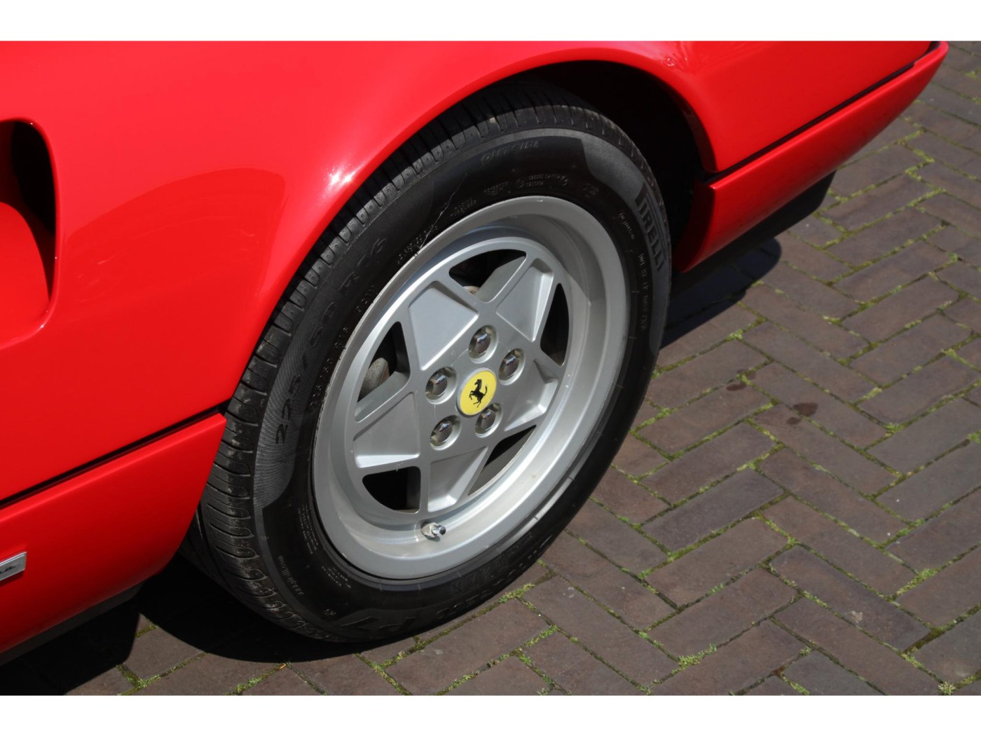Ferrari 328 GTS | Volledige Ferrari-map | pirelli banden | — foto 23 van 60