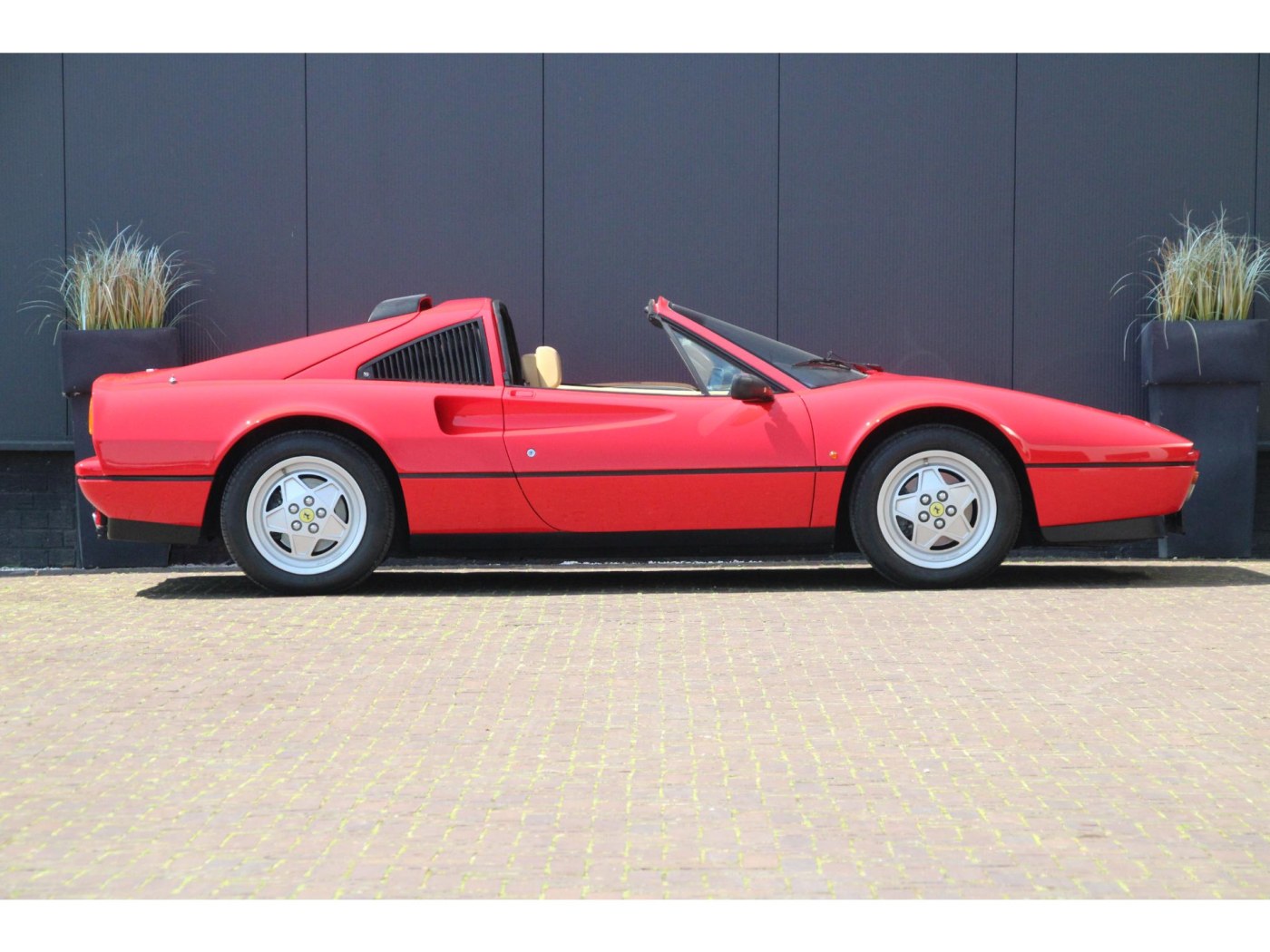 Ferrari 328 GTS | Volledige Ferrari-map | pirelli banden | — foto 17 van 60