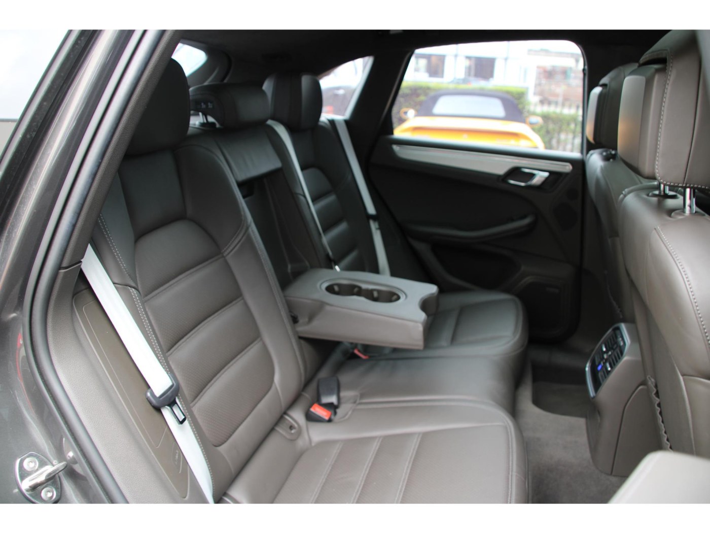 Porsche Macan 3.6 Turbo | 400pk | NL-auto | Trekhaak | ACC | — foto 25 van 41