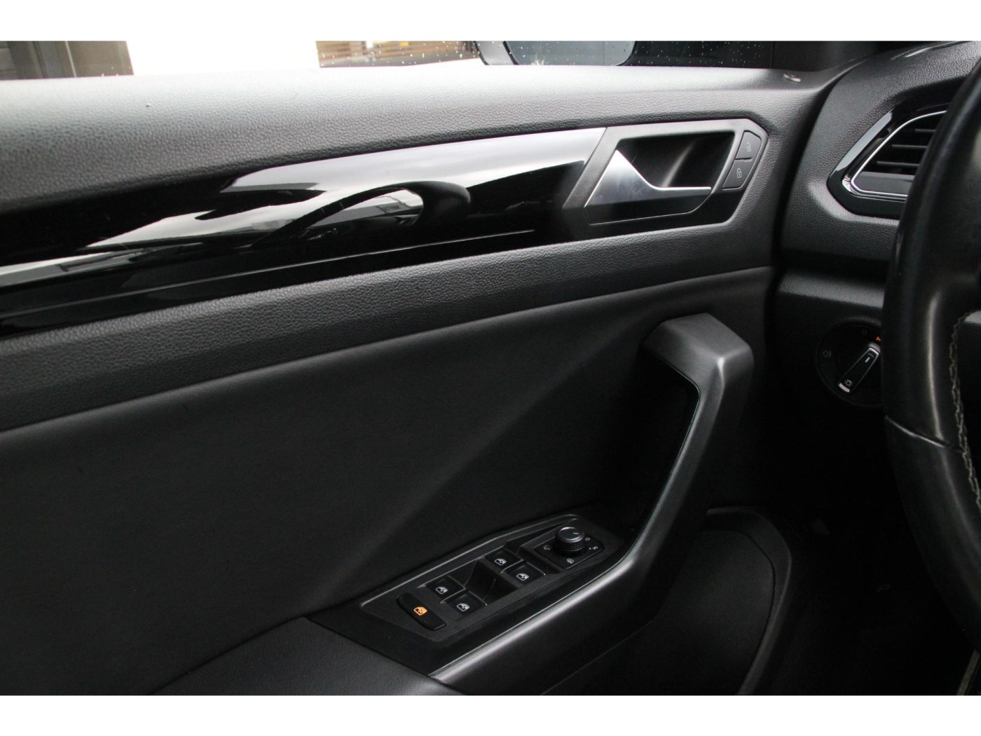 Volkswagen T-Roc 2.0 TSI 4Motion R | Trekhaak | BEATS | Pano | — foto 21 van 24
