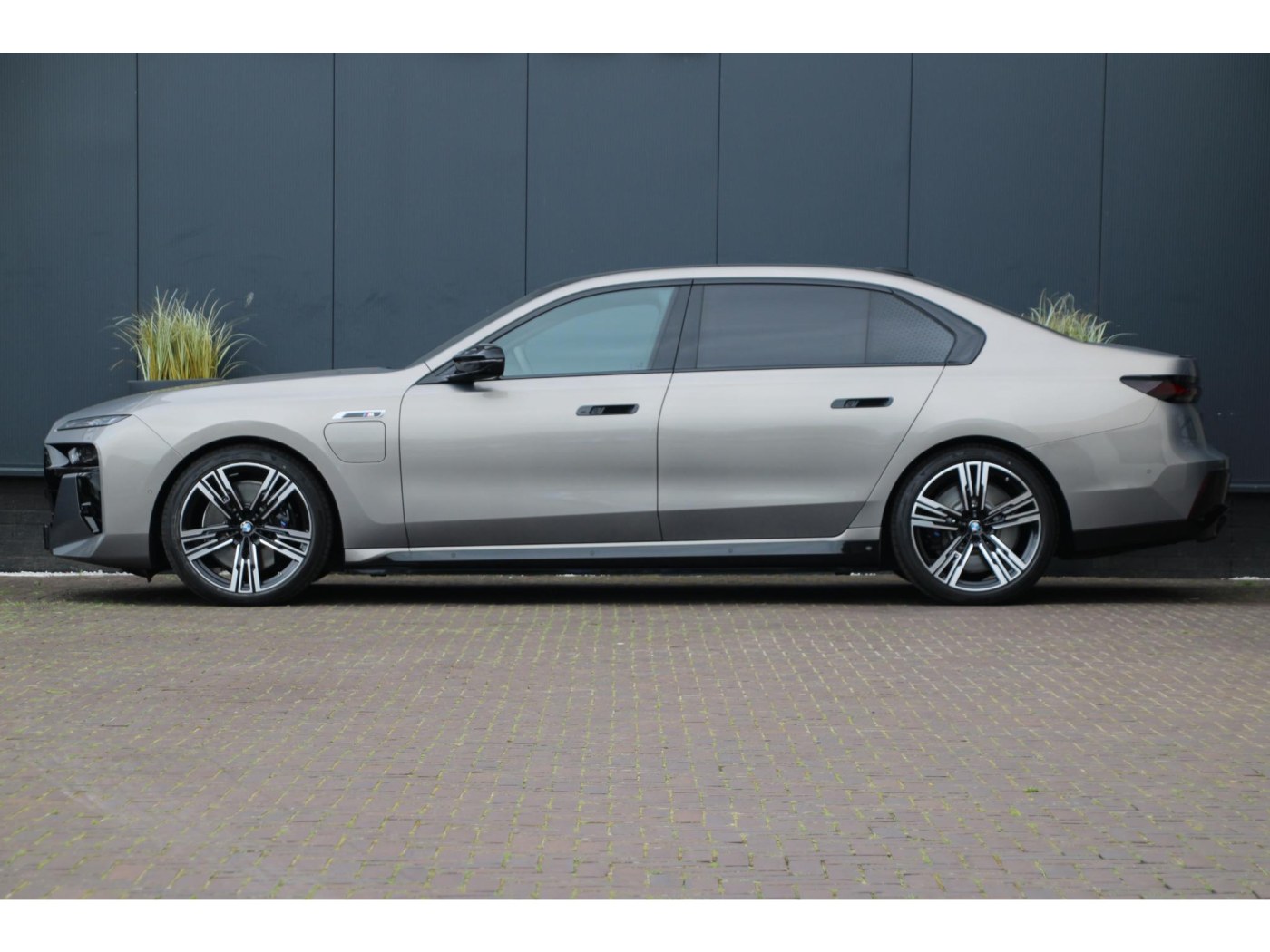 BMW 7-serie M760e xDrive | M-Sport Pro | Executive Lounge | — foto 23 van 43