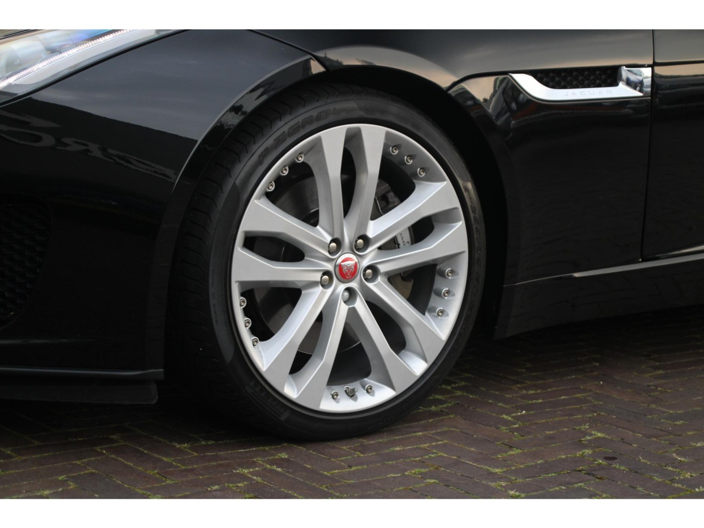 Jaguar F-Type P340 R-Dynamic | NL-auto | Drive pack | 20 inch | — foto 30 van 50