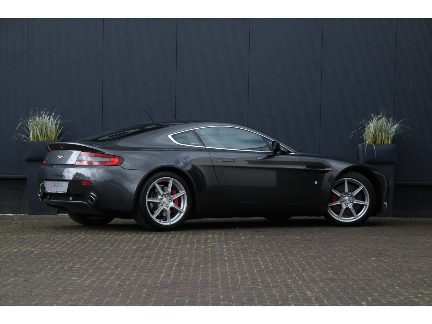 Aston Martin V8 Vantage | Handbak 6 | Youngtimer | BTW-auto | — foto 2 van 45