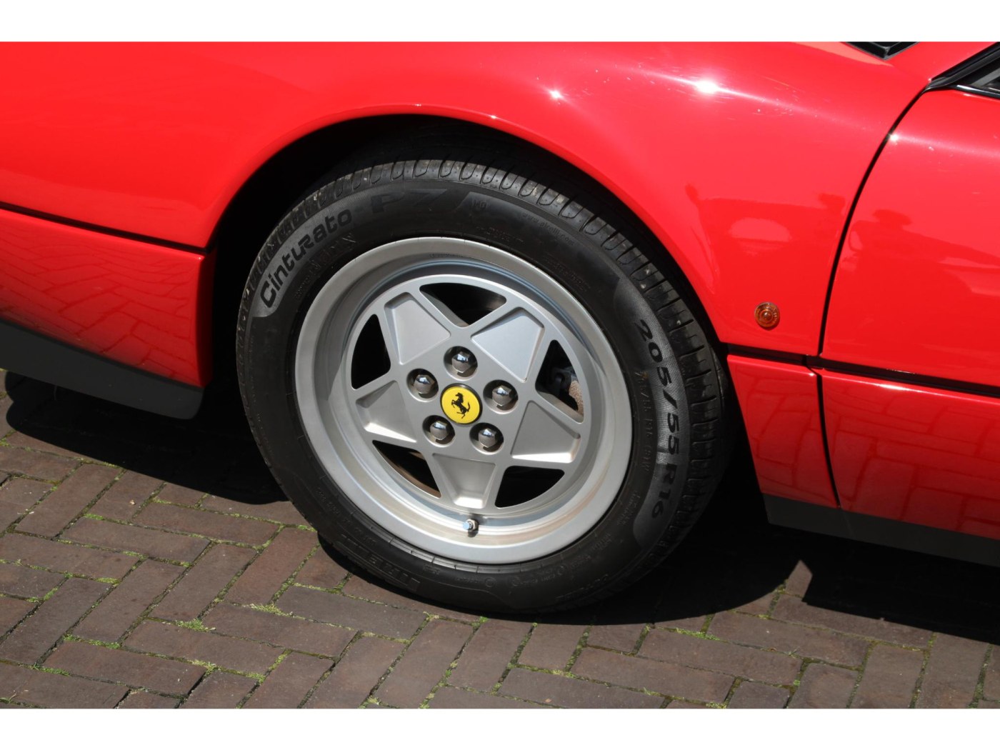 Ferrari 328 GTS | Volledige Ferrari-map | pirelli banden | — foto 22 van 60