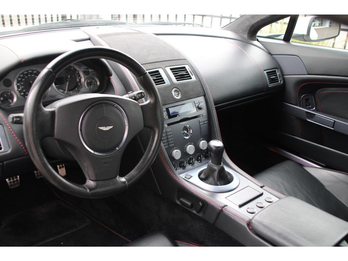 Aston Martin V8 Vantage | Handbak 6 | Green Black | BTW-auto | — foto 18 van 42