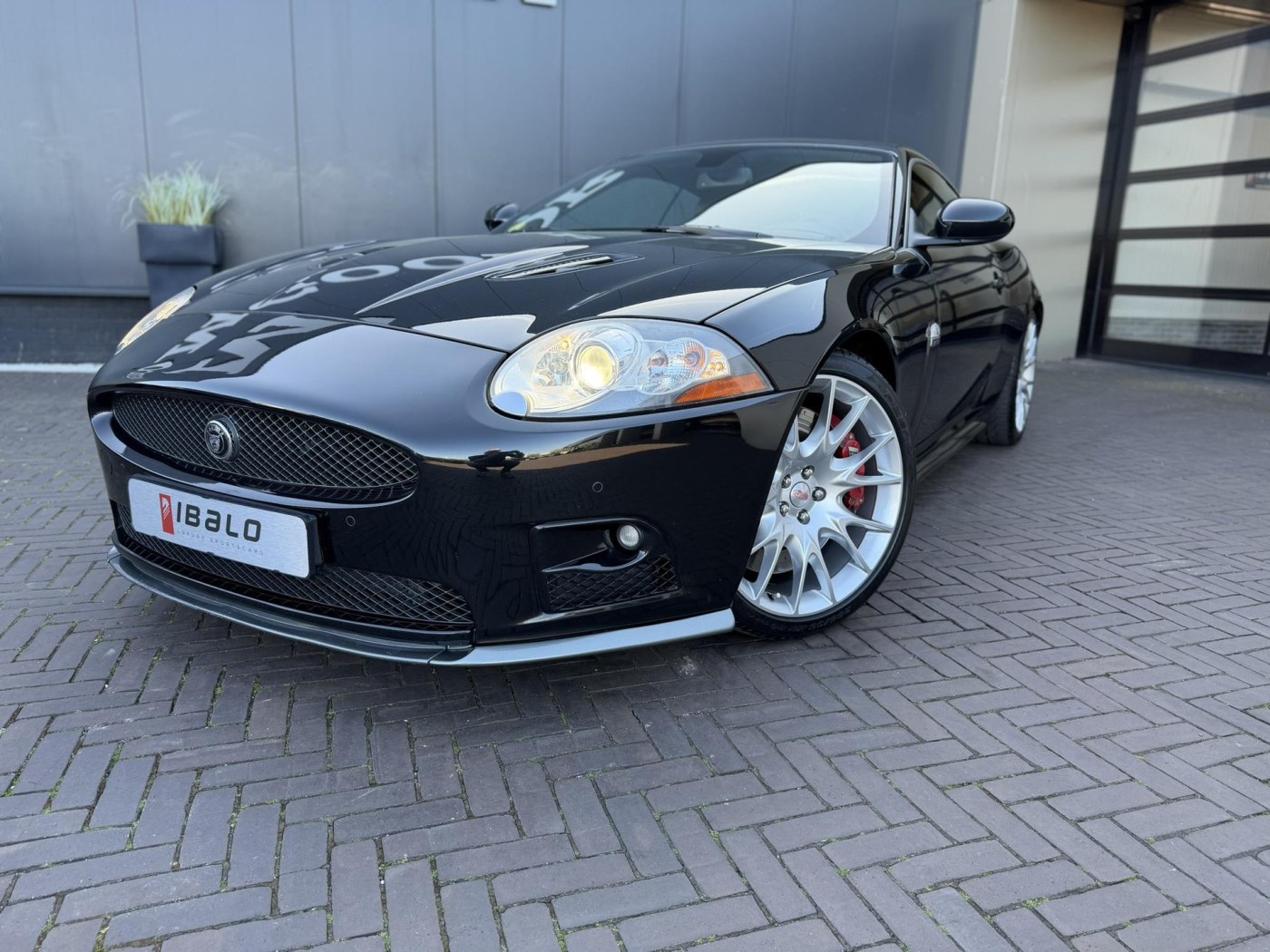 Jaguar XKR-S 4.2 V8 Coupé | 1 van 150 | B&W audio | NL-auto — foto 71 van 71