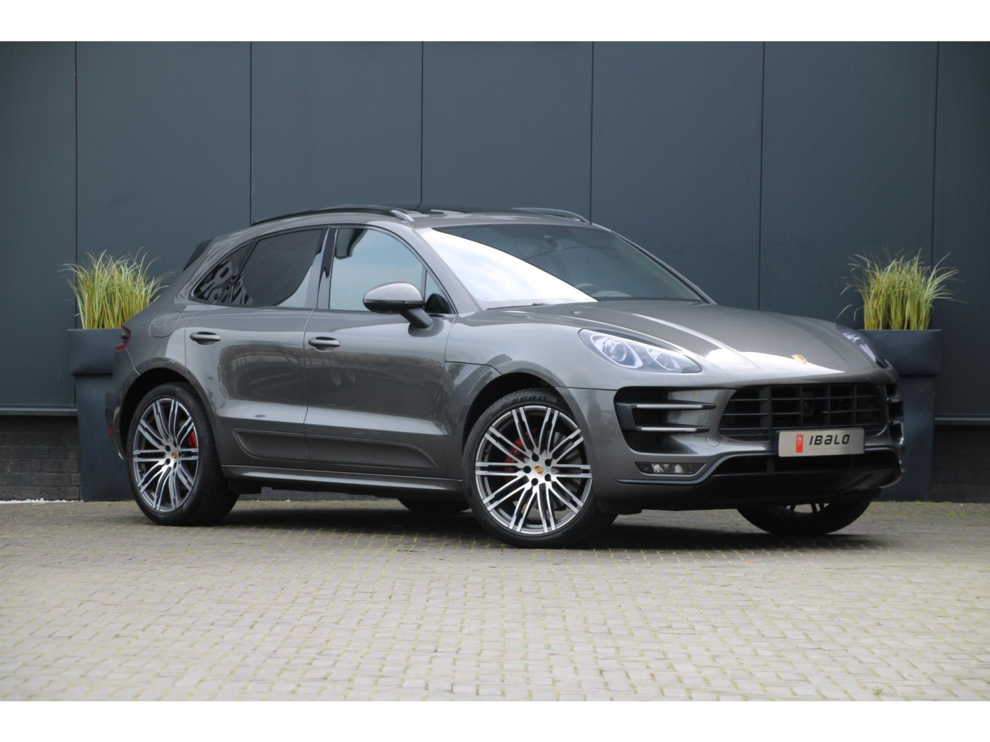 Porsche Macan 3.6 Turbo | 400pk | NL-auto | Trekhaak | ACC | — foto 33 van 41