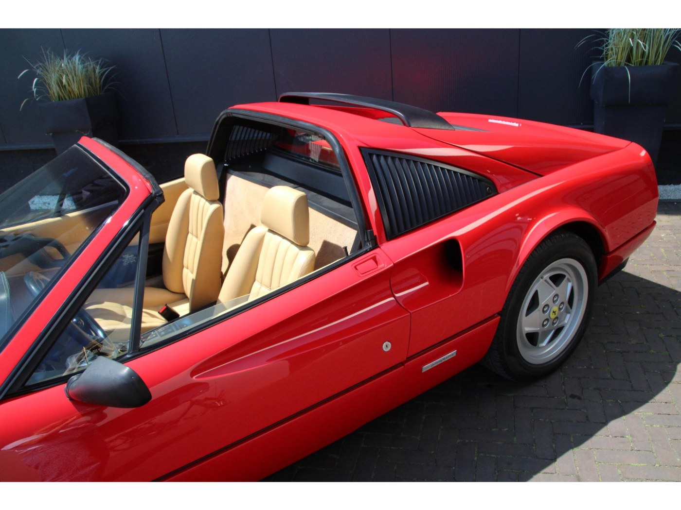 Ferrari 328 GTS | Volledige Ferrari-map | pirelli banden | — foto 11 van 60
