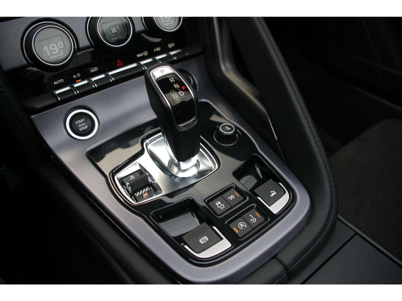Jaguar F-Type P340 R-Dynamic | NL-auto | Drive pack | 20 inch | — foto 14 van 50