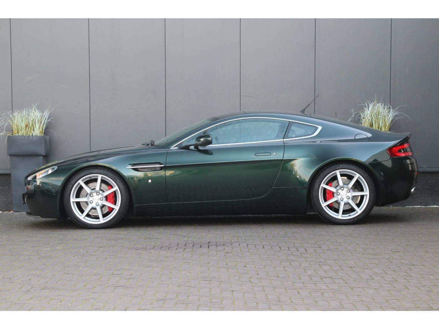Aston Martin V8 Vantage | Handbak 6 | Green Black | BTW-auto | — foto 30 van 42