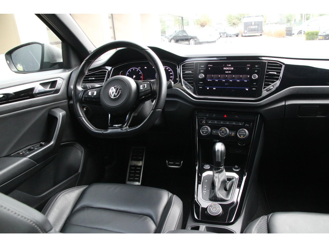 Volkswagen T-Roc 2.0 TSI 4Motion R | Trekhaak | BEATS | Pano | — foto 3 van 24
