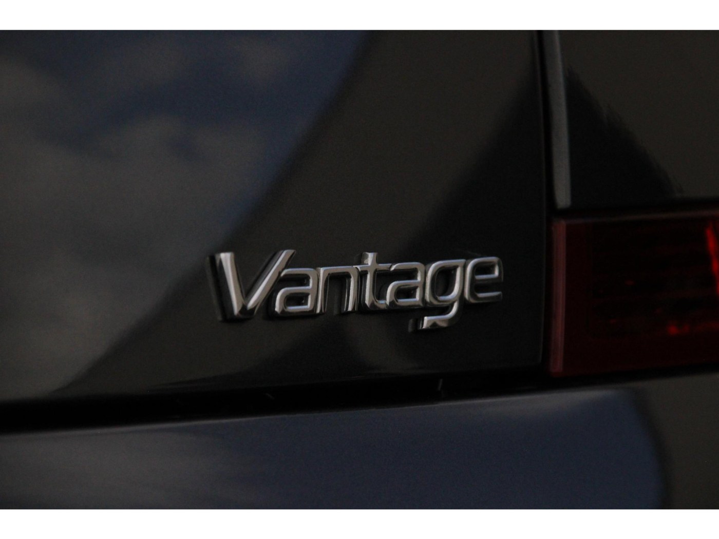 Aston Martin V8 Vantage | Handbak 6 | Youngtimer | BTW-auto | — foto 27 van 45