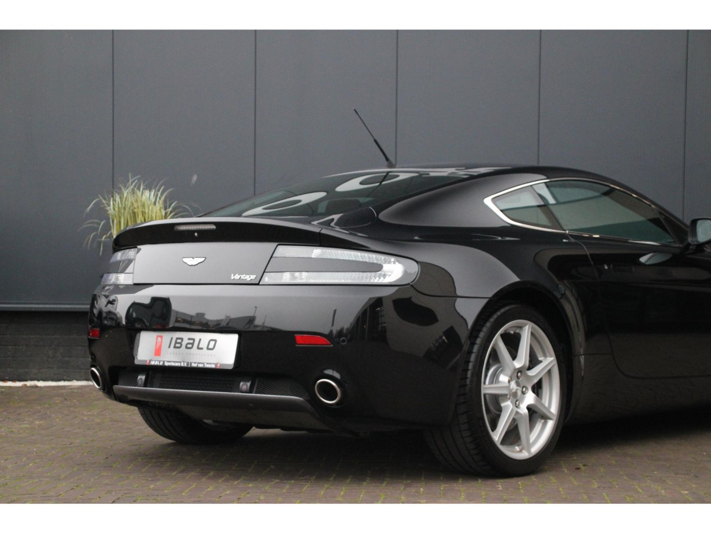 Aston Martin V8 Vantage V8 | NL-auto | Handbak 6 | 2e eigenaar | — foto 37 van 49