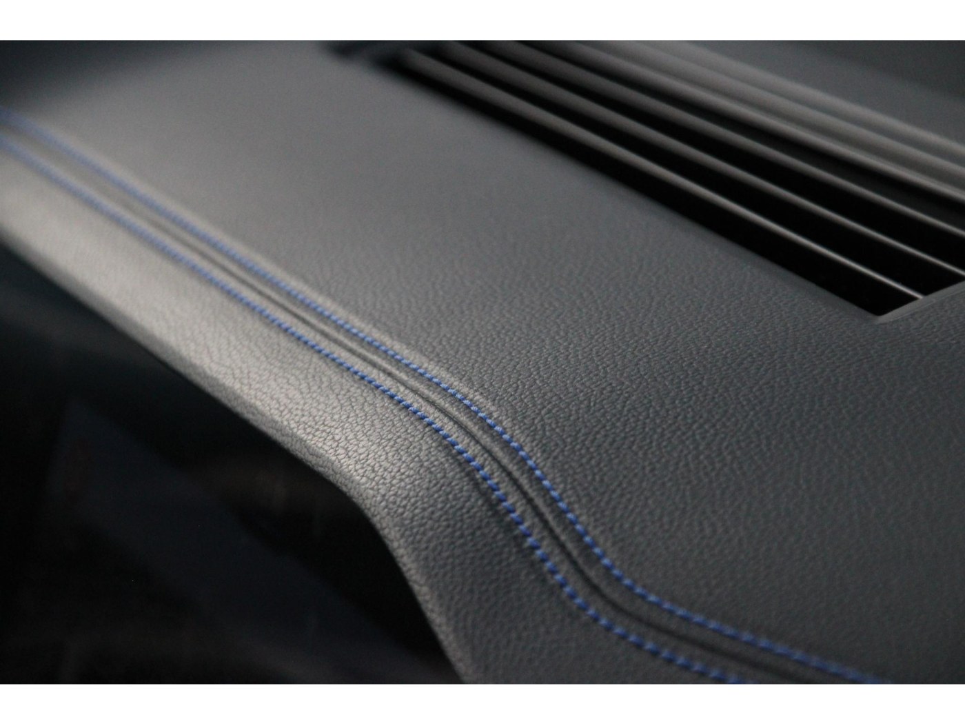 Volkswagen Touareg R 4Motion | 462pk | Massage | Nachtzicht | — foto 39 van 64