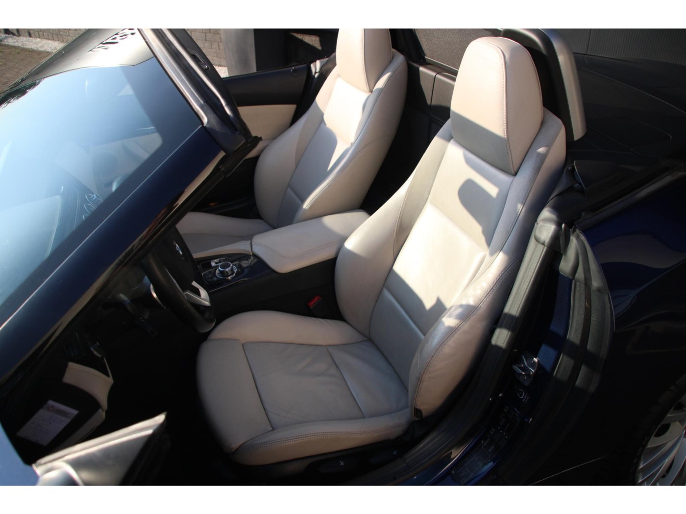 BMW Z4 Roadster sDrive23i | 6-cilinder 204pk | Design Pure White | Zeer luxe | — foto 28 van 33