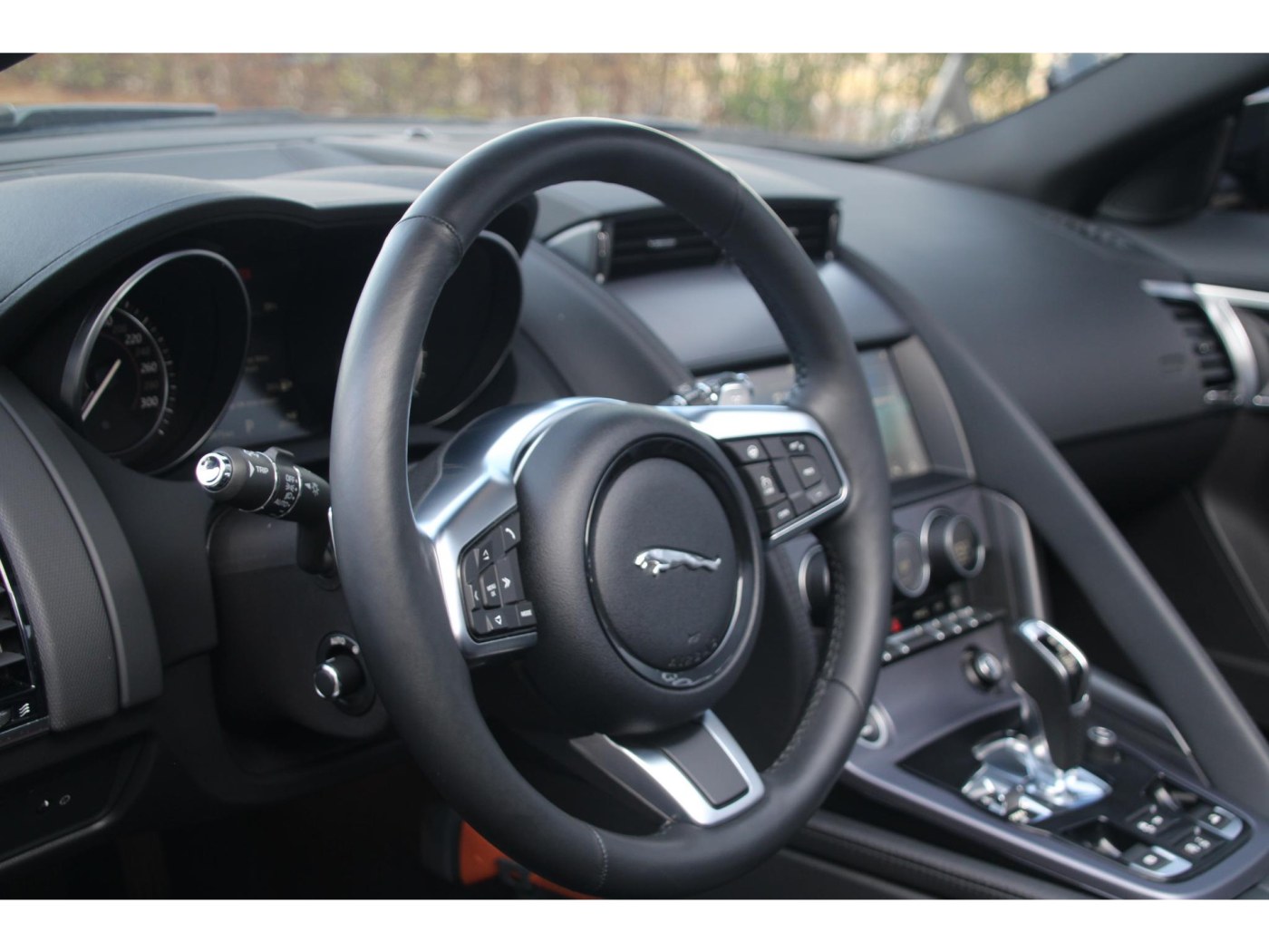 Jaguar F-Type P340 R-Dynamic | NL-auto | Drive pack | 20 inch | — foto 26 van 50