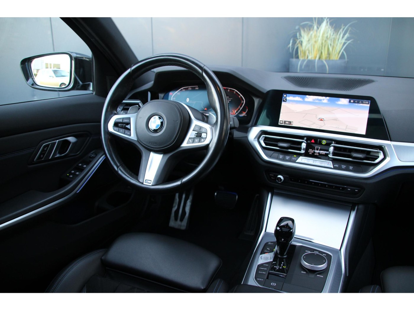BMW 3-serie Touring 320i M-Sport | Panoramadak | HIFI | BTW-auto | — foto 3 van 39