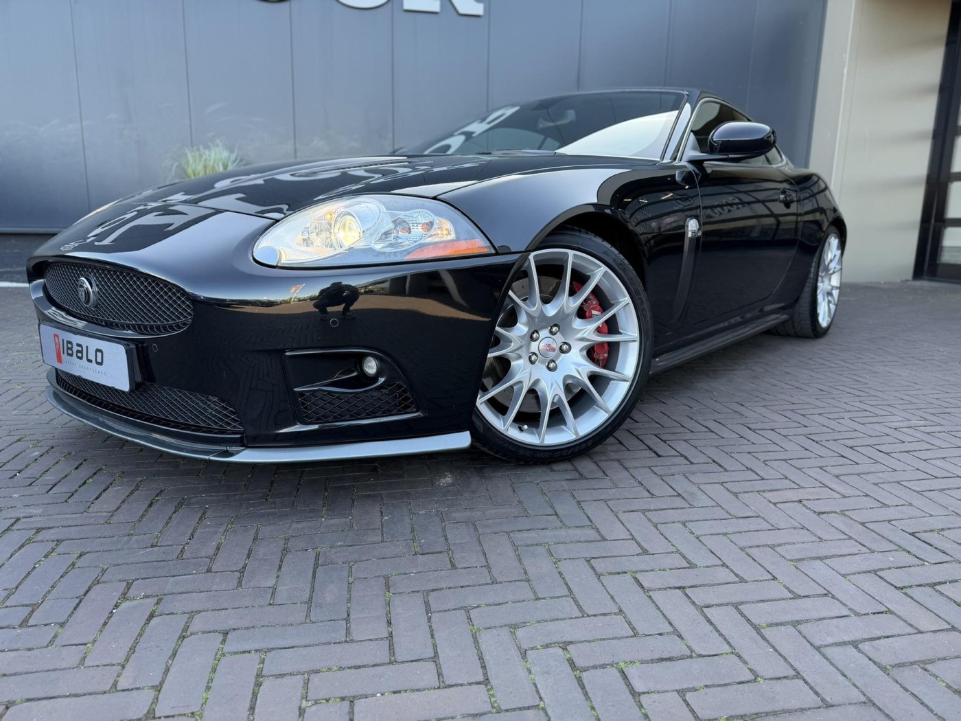 Jaguar XKR-S 4.2 V8 Coupé | 1 van 150 | B&W audio | NL-auto — foto 70 van 71