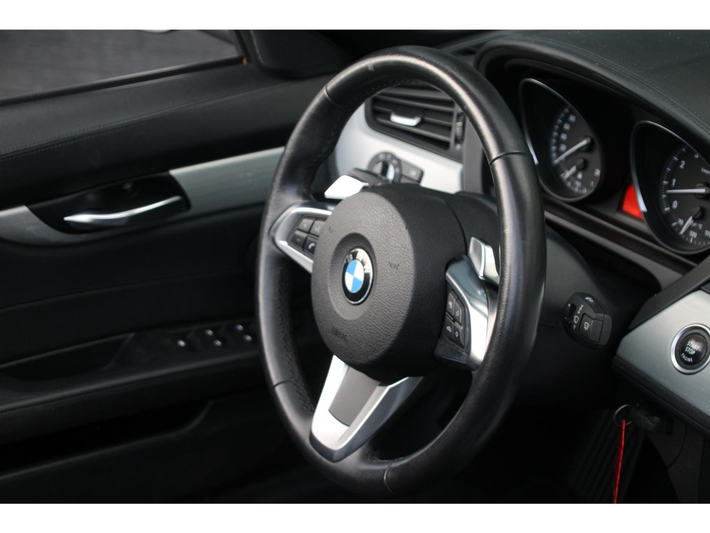 BMW Z4 Roadster sDrive23i | 6-cilinder 204pk | Youngtimer | Zeer luxe | — foto 11 van 35