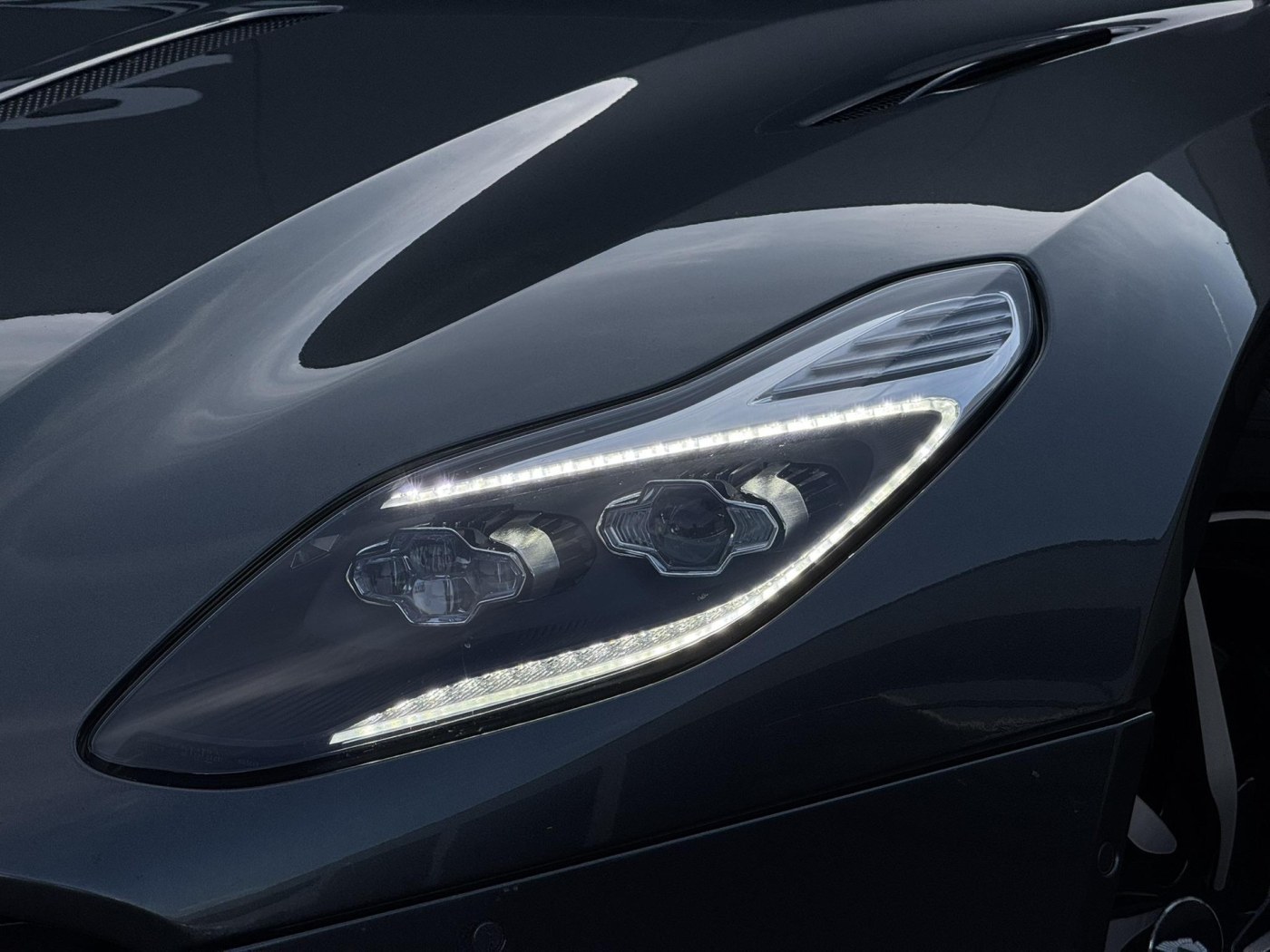 Aston Martin DB11 5.2 V12 | NL-auto | Dealer Onderh | PPF | — foto 11 van 49