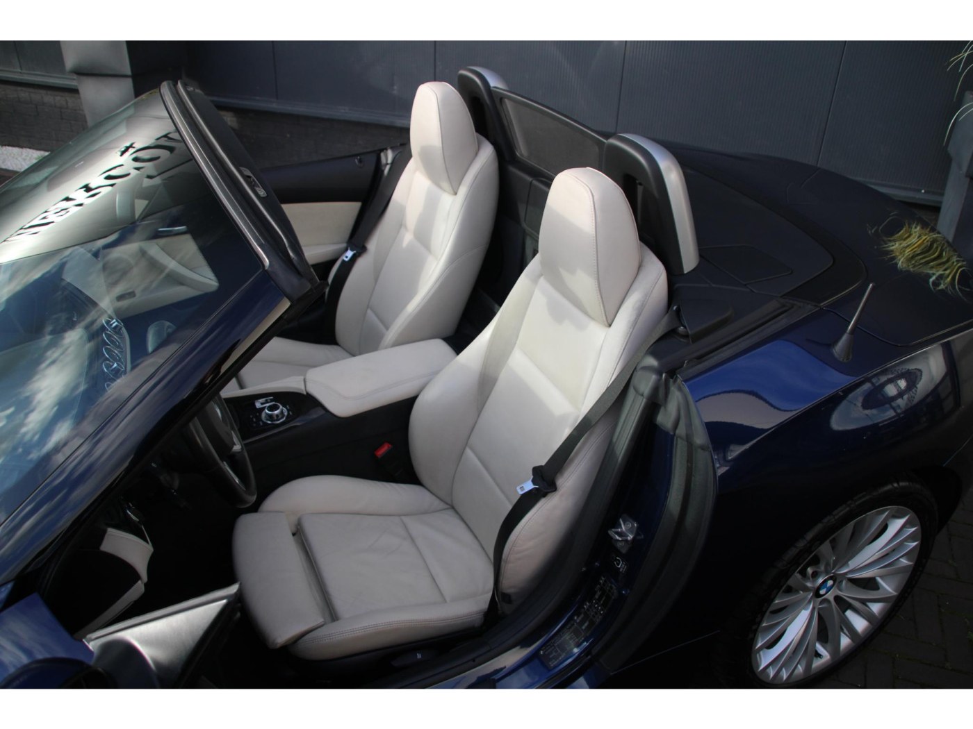BMW Z4 Roadster sDrive23i | 6-cilinder 204pk | Design Pure White | Zeer luxe | — foto 3 van 33