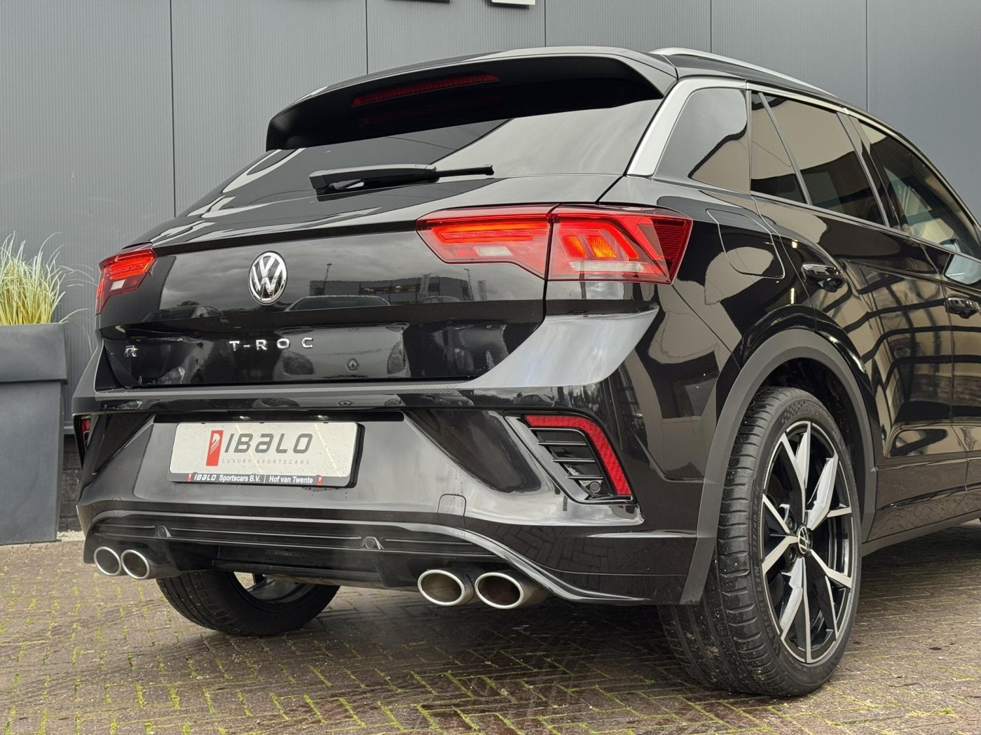 Volkswagen T-Roc 2.0 TSI 4Motion R | Trekhaak | BEATS | Pano | — foto 9 van 24