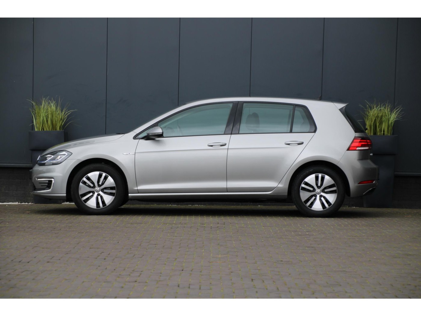 Volkswagen e-Golf E-DITION | BTW-auto | 8% bijtelling | Winterpakket | — foto 5 van 37