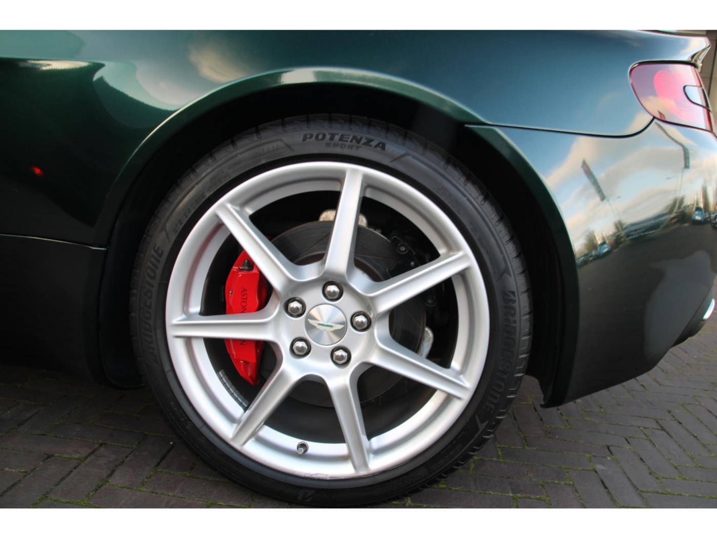 Aston Martin V8 Vantage | Handbak 6 | Green Black | BTW-auto | — foto 31 van 42