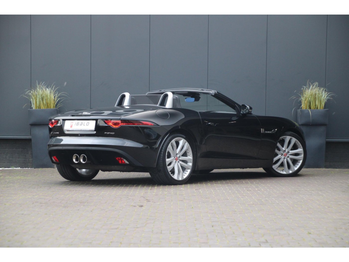 Jaguar F-Type P340 R-Dynamic | NL-auto | Drive pack | 20 inch | — foto 2 van 50