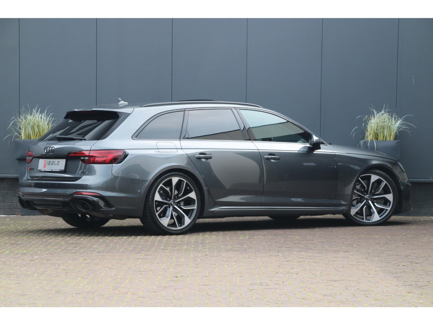 Audi RS4 Avant 2.9 TFSI quattro | Keramisch | HUD | B&O | Carbon | — foto 2 van 67