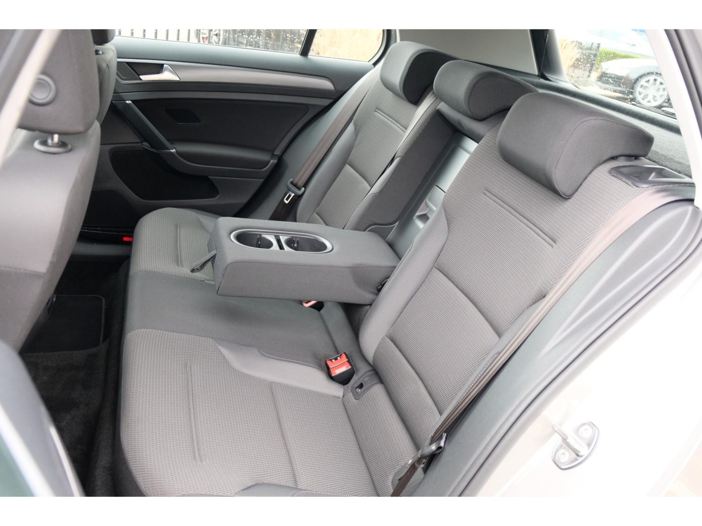 Volkswagen e-Golf E-DITION | BTW-auto | 8% bijtelling | Winterpakket | — foto 17 van 37