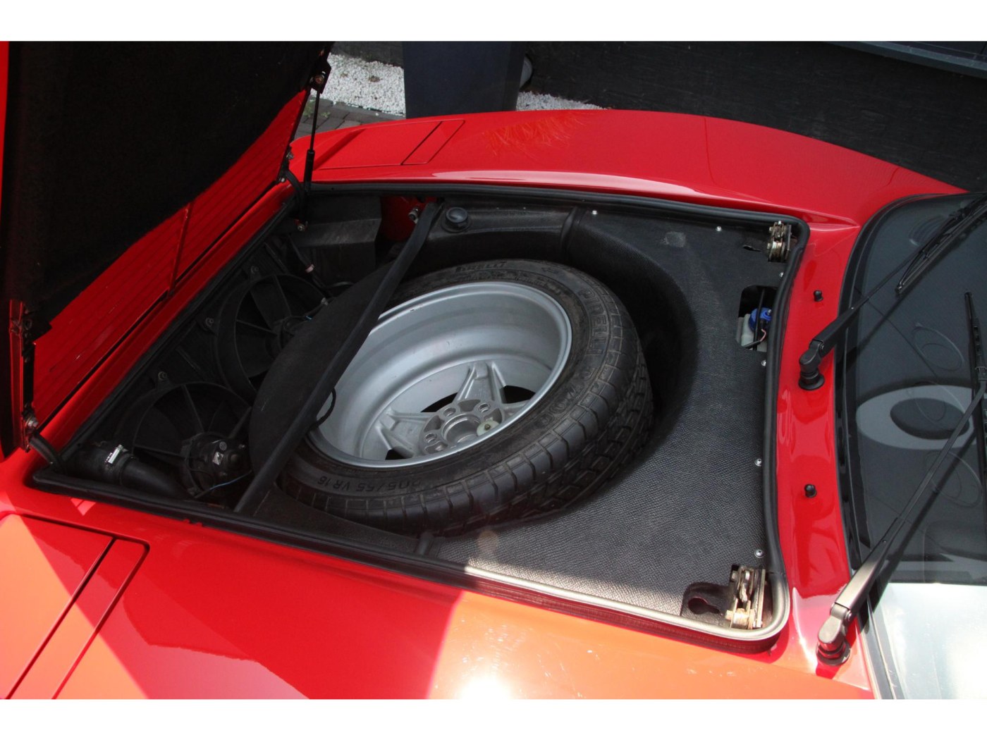 Ferrari 328 GTS | Volledige Ferrari-map | pirelli banden | — foto 53 van 60