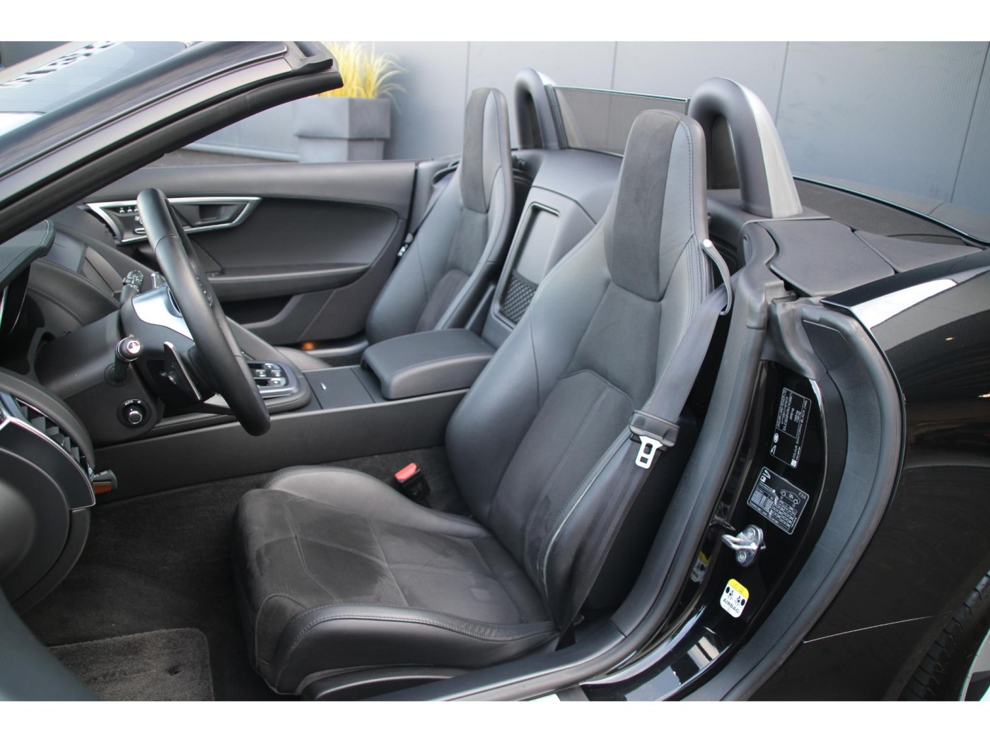 Jaguar F-Type P340 R-Dynamic | NL-auto | Drive pack | 20 inch | — foto 4 van 50