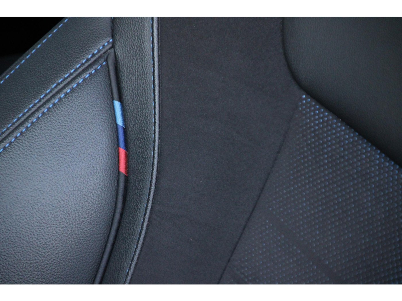 BMW 3-serie Touring 320i M-Sport | Panoramadak | HIFI | BTW-auto | — foto 17 van 39