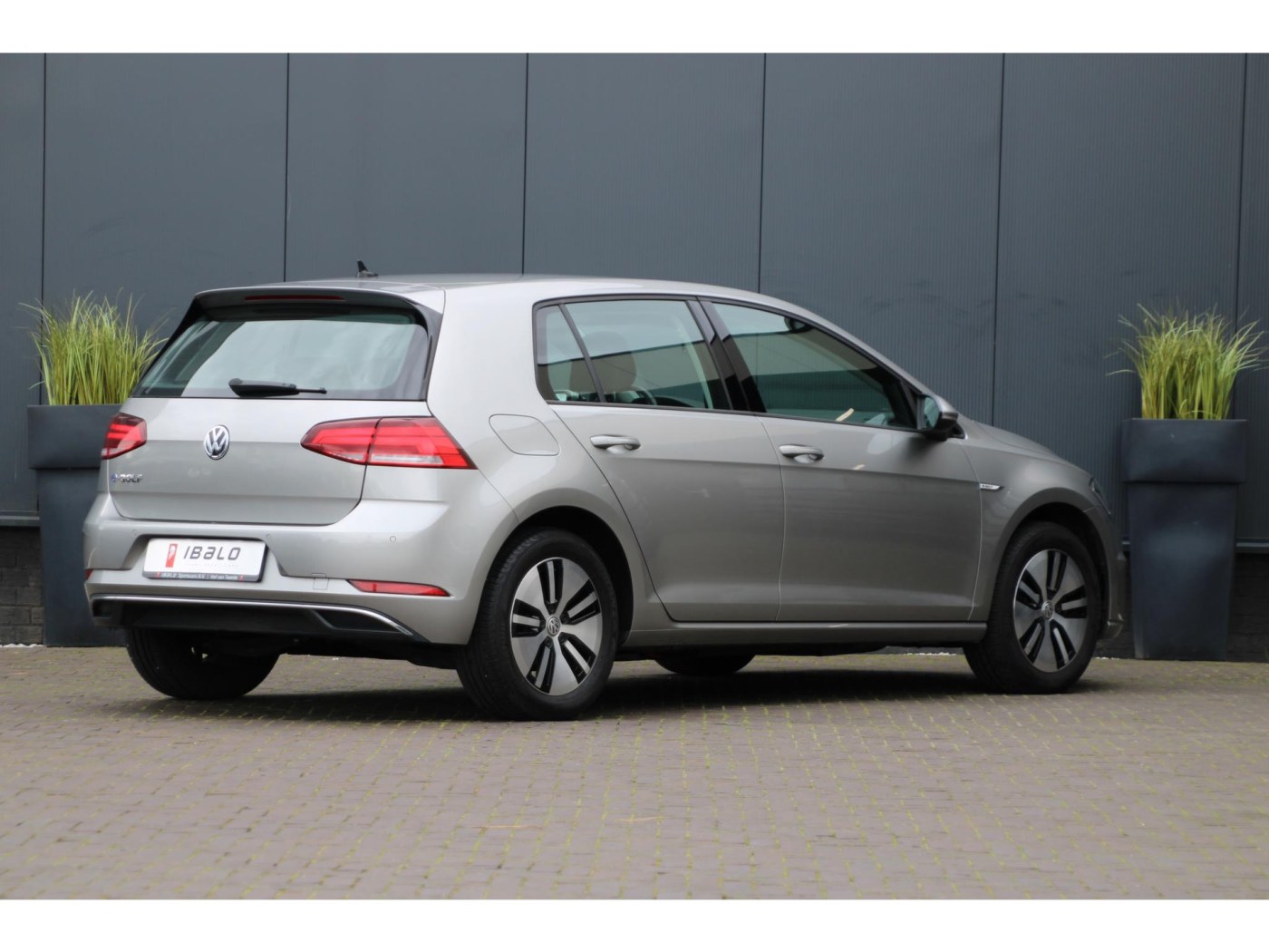 Volkswagen e-Golf E-DITION | BTW-auto | 8% bijtelling | Winterpakket | — foto 2 van 37