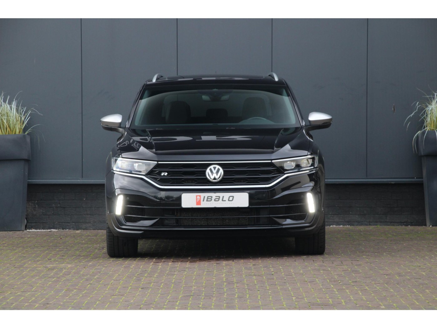 Volkswagen T-Roc 2.0 TSI 4Motion R | Trekhaak | BEATS | Pano | — foto 12 van 24