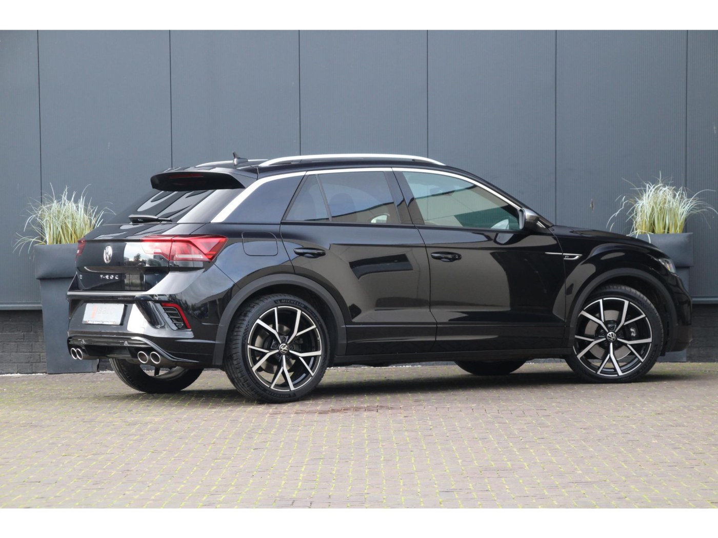 Volkswagen T-Roc 2.0 TSI 4Motion R | Trekhaak | BEATS | Pano | — foto 2 van 24