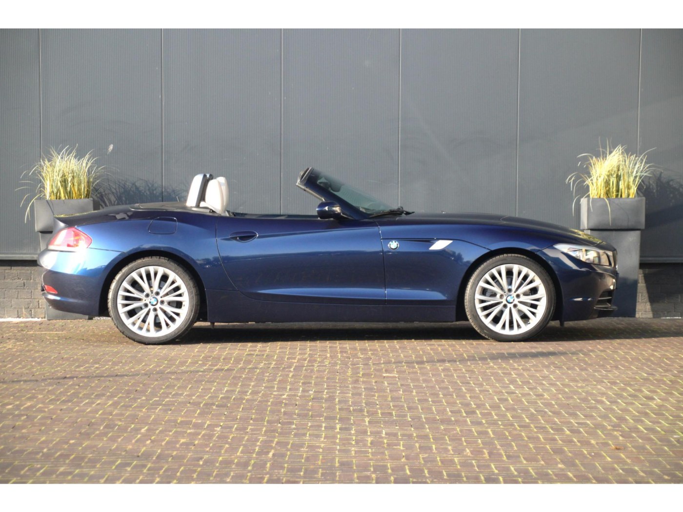 BMW Z4 Roadster sDrive23i | 6-cilinder 204pk | Design Pure White | Zeer luxe | — foto 23 van 33