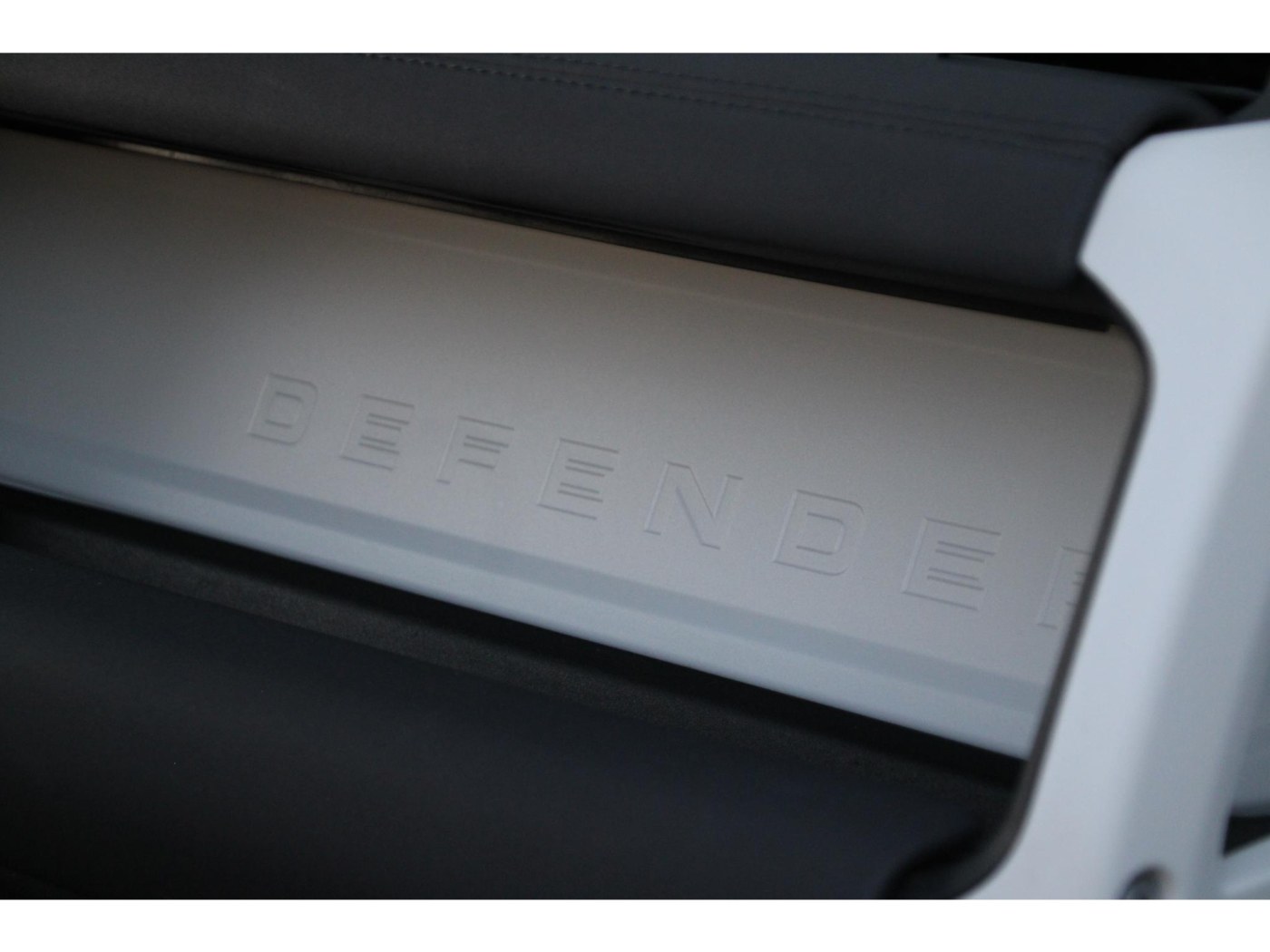 Land Rover Defender 110 D250 MHEV SE | Grijs kenteken | Geen BPM | — foto 17 van 53