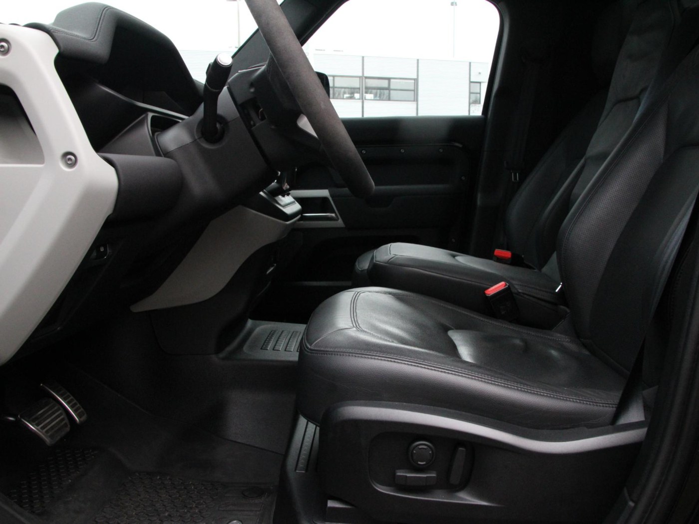 Land Rover Defender 3.0 D250 110 MHEV X-Dynamic HSE — foto 33 van 38