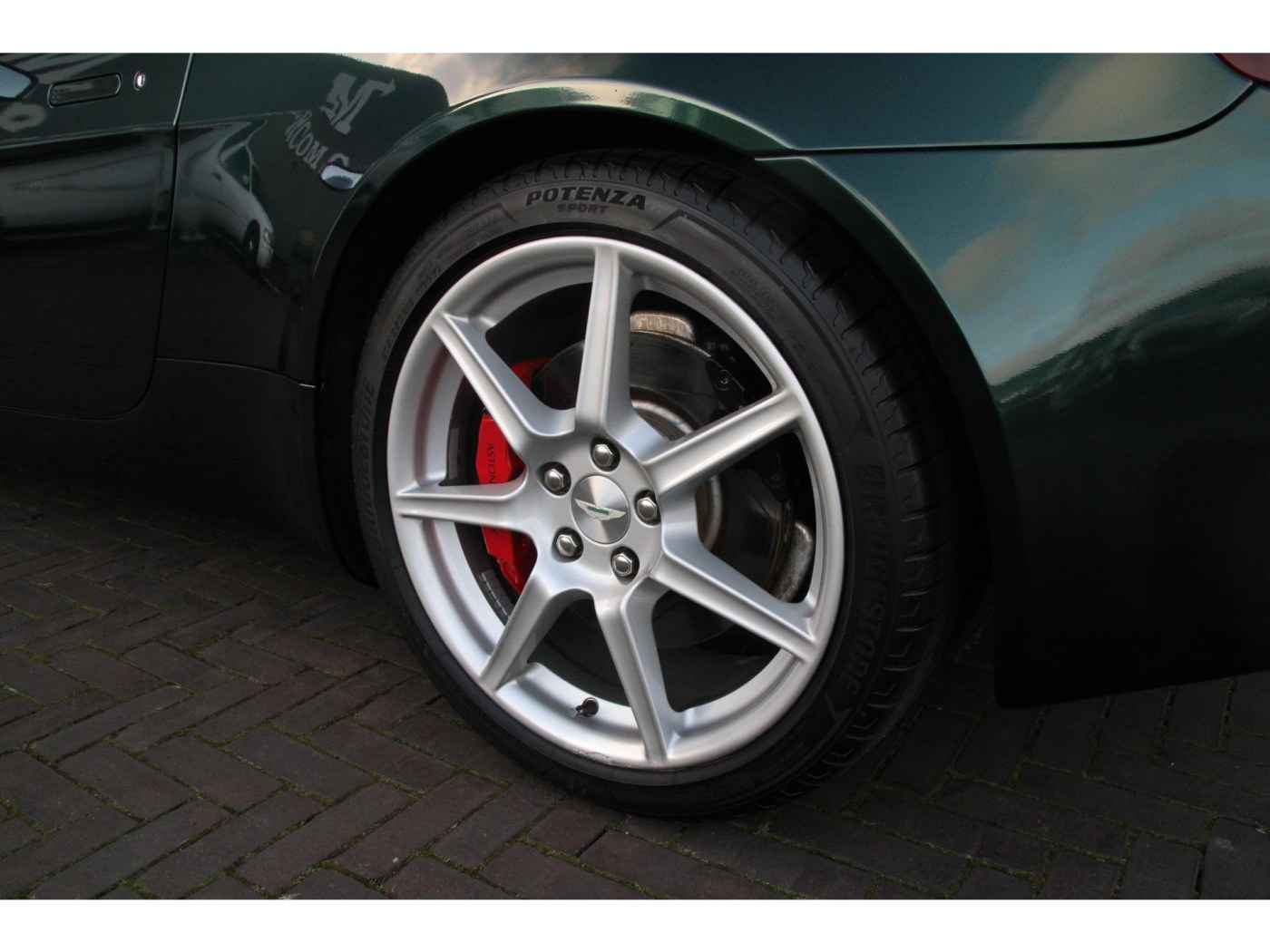 Aston Martin V8 Vantage | Handbak 6 | Green Black | BTW-auto | — foto 6 van 42