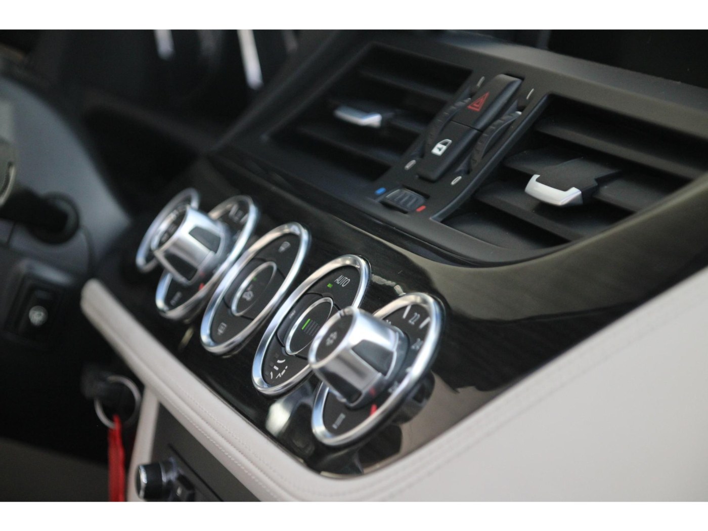 BMW Z4 Roadster sDrive23i | 6-cilinder 204pk | Design Pure White | Zeer luxe | — foto 14 van 33
