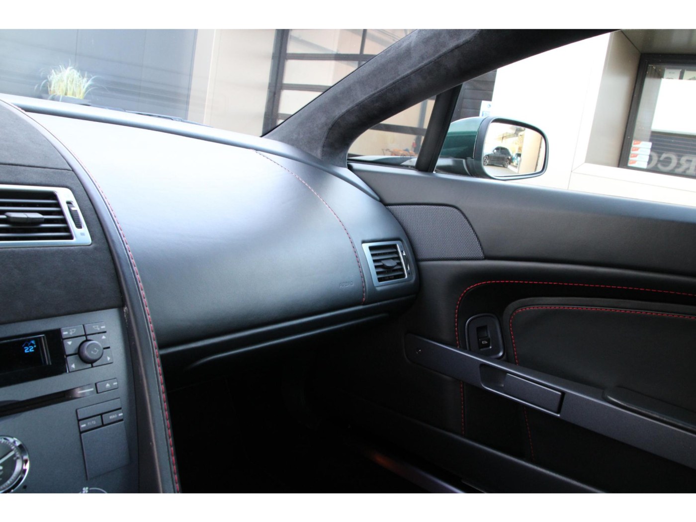 Aston Martin V8 Vantage | Handbak 6 | Green Black | BTW-auto | — foto 41 van 42