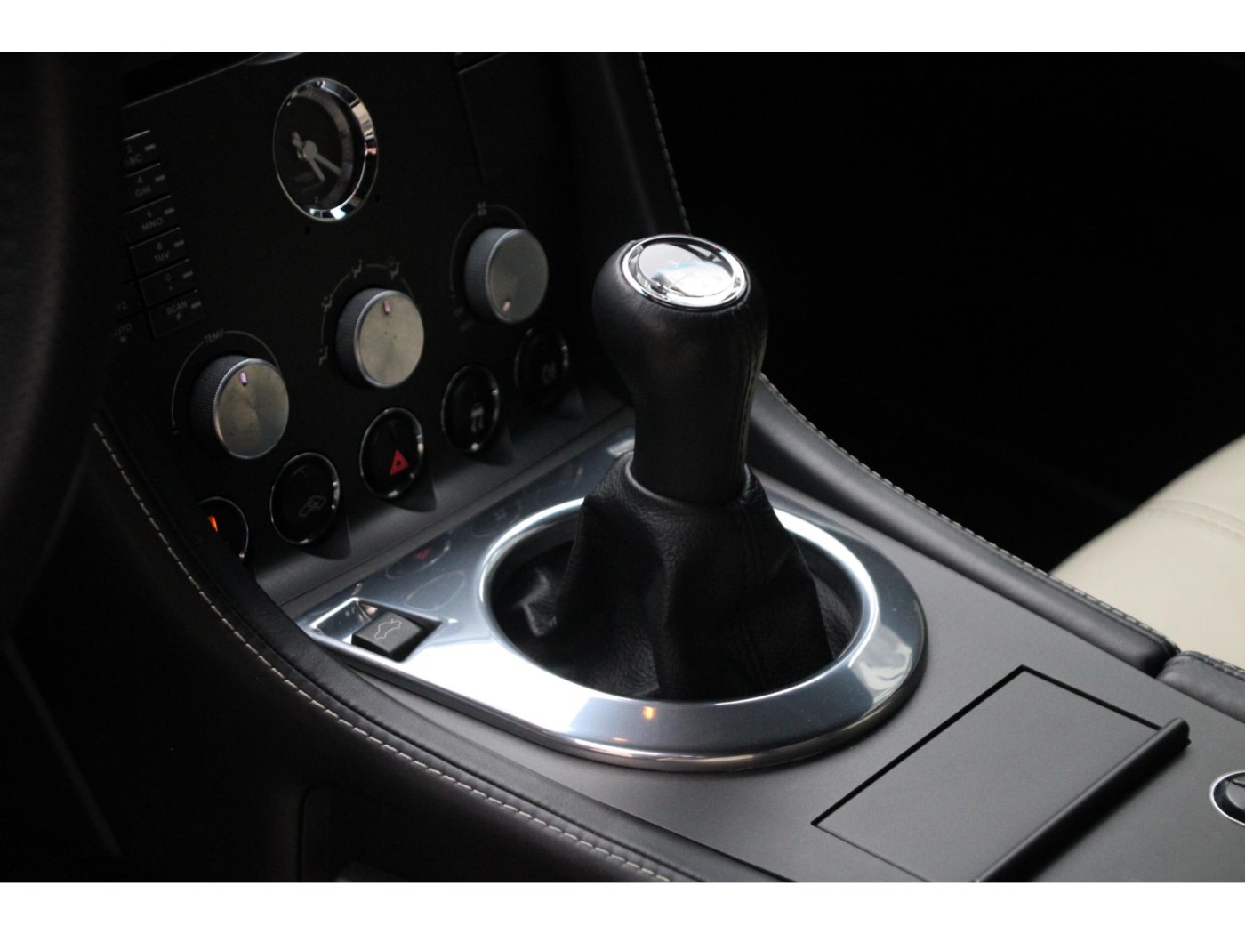 Aston Martin V8 Vantage V8 | NL-auto | Handbak 6 | 2e eigenaar | — foto 9 van 49