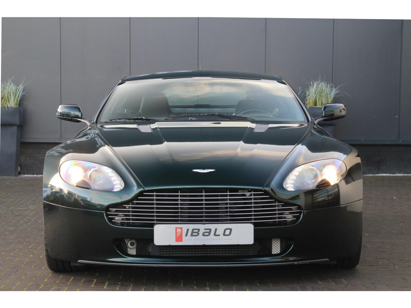 Aston Martin V8 Vantage | Handbak 6 | Green Black | BTW-auto | — foto 12 van 42
