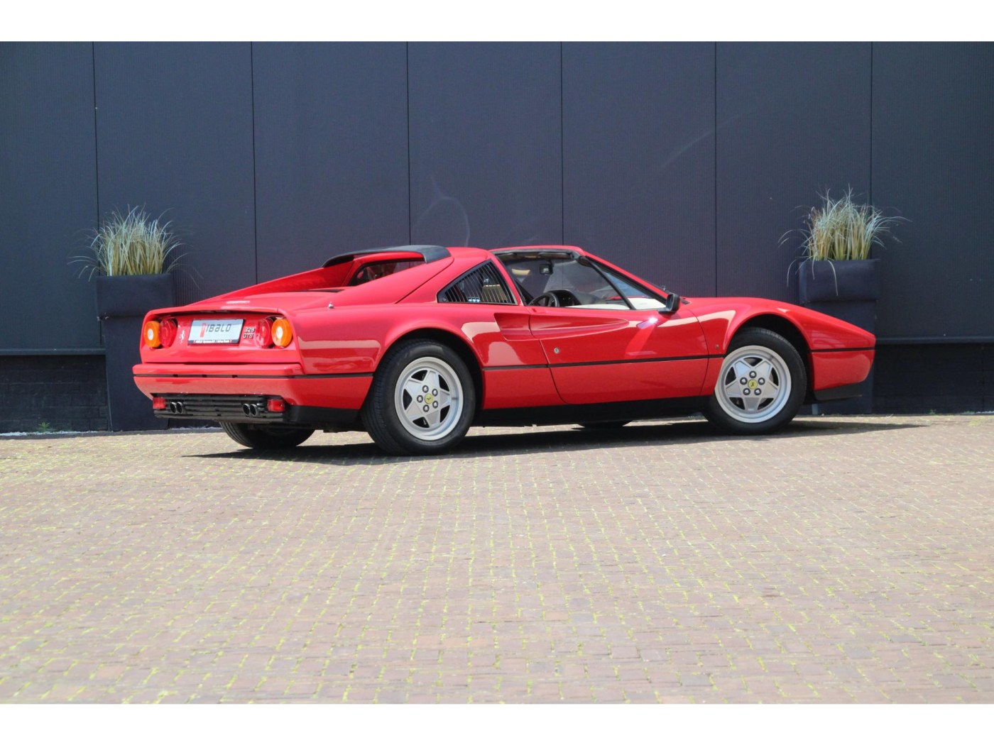 Ferrari 328 GTS | Volledige Ferrari-map | pirelli banden | — foto 2 van 60