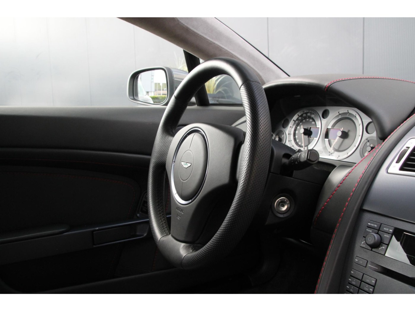 Aston Martin V8 Vantage | Handbak 6 | Youngtimer | BTW-auto | — foto 38 van 45